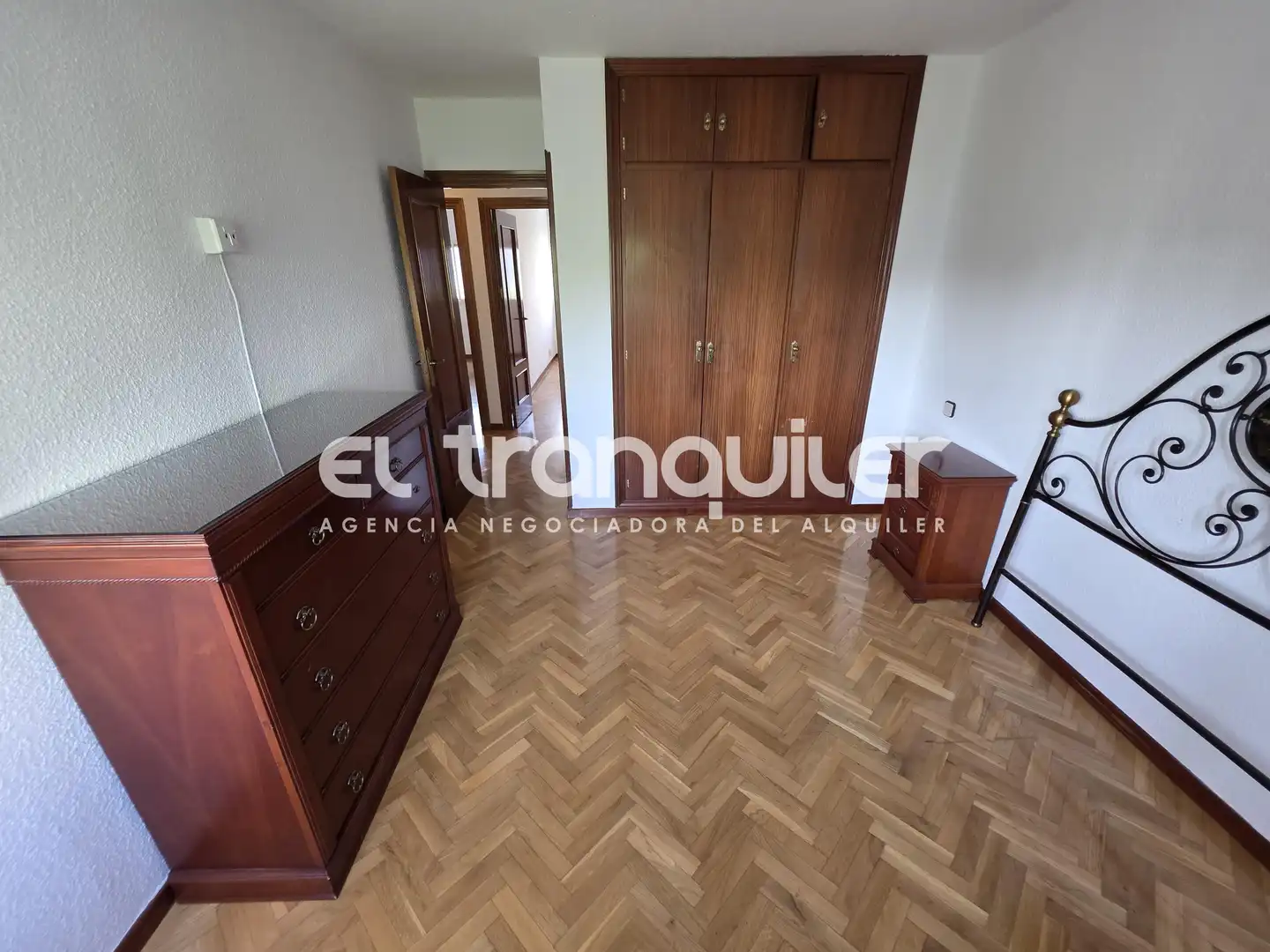 Bedroom of Flat for rent in Madrid  with Parquet flooring, Terrace and Furnished