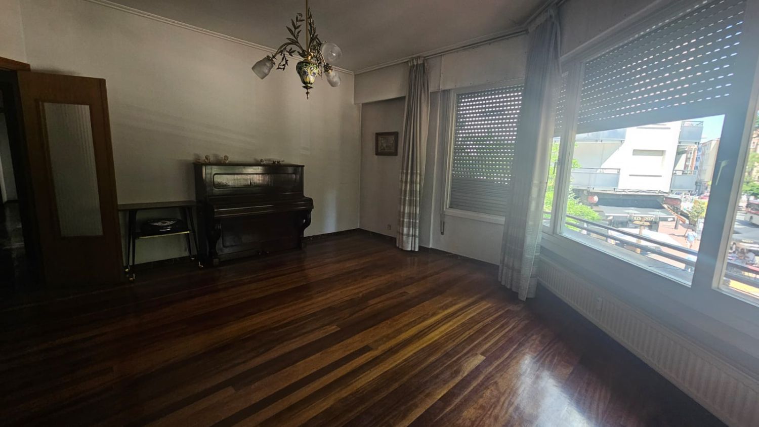 Sala d'estar de Pis en venda en Vitoria - Gasteiz amb Calefacció, Parquet i Terrassa