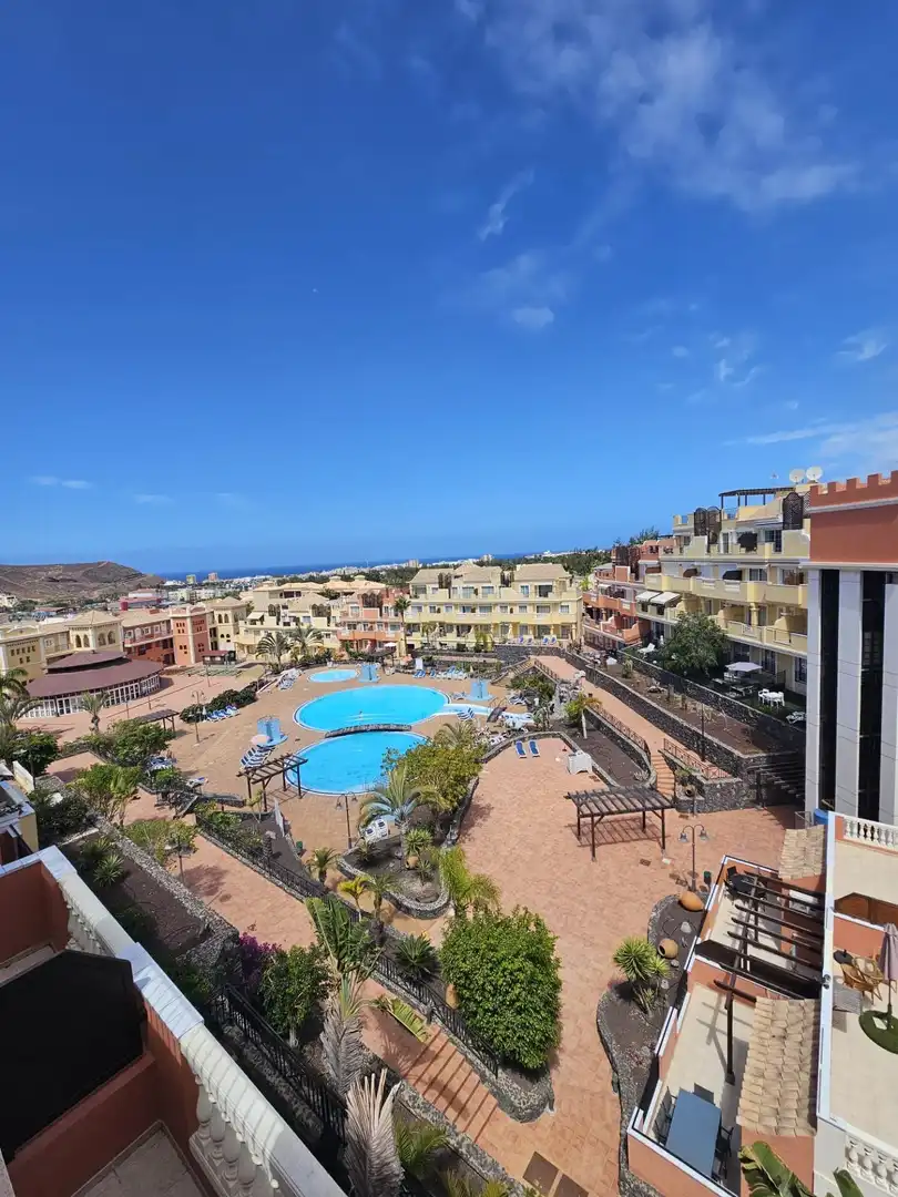 Vista exterior de Ático en venta en Arona con Jardín privado, Terraza y Piscina comunitaria