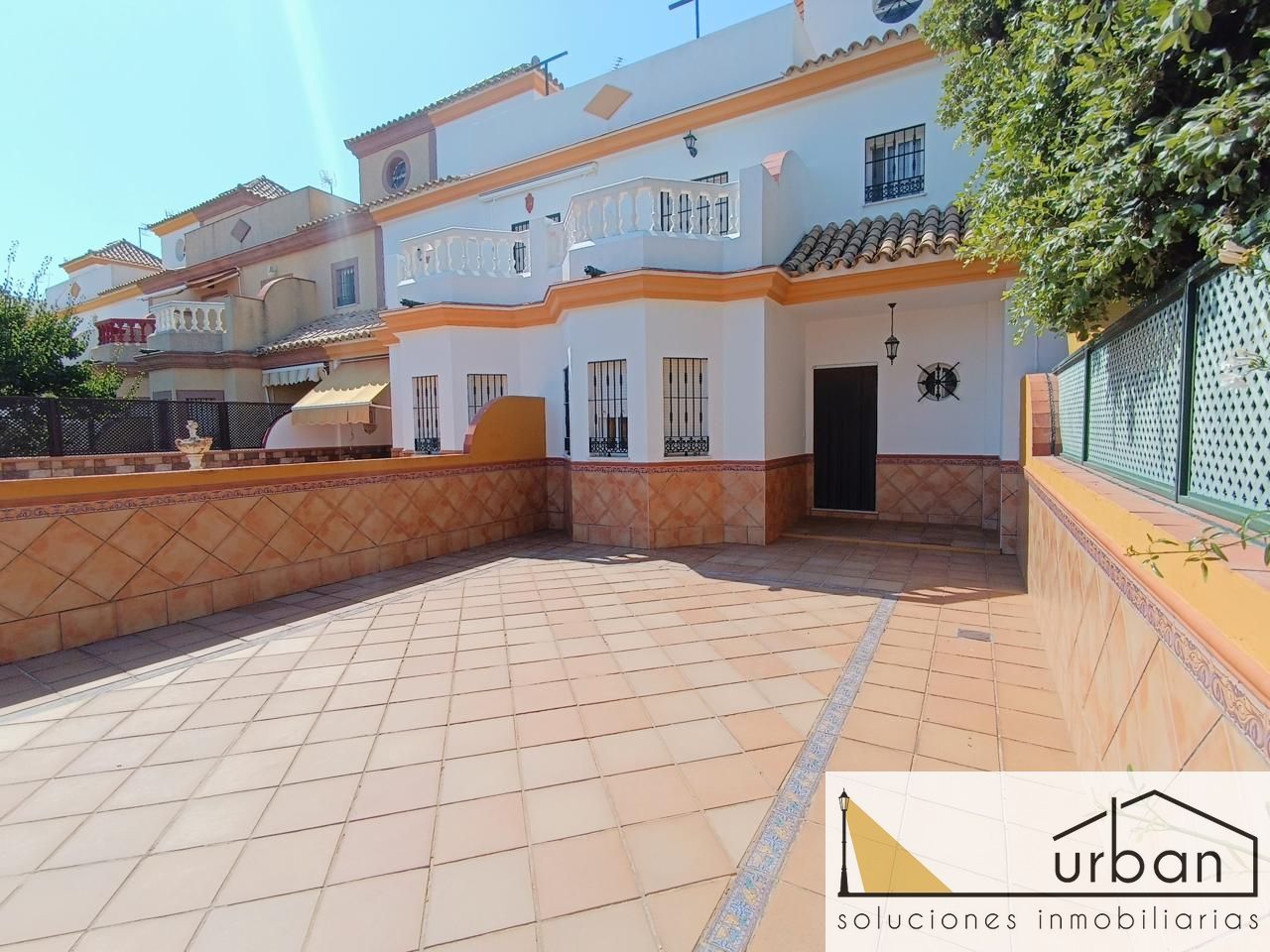 Vista exterior de Casa o xalet en venda en Chipiona amb Terrassa