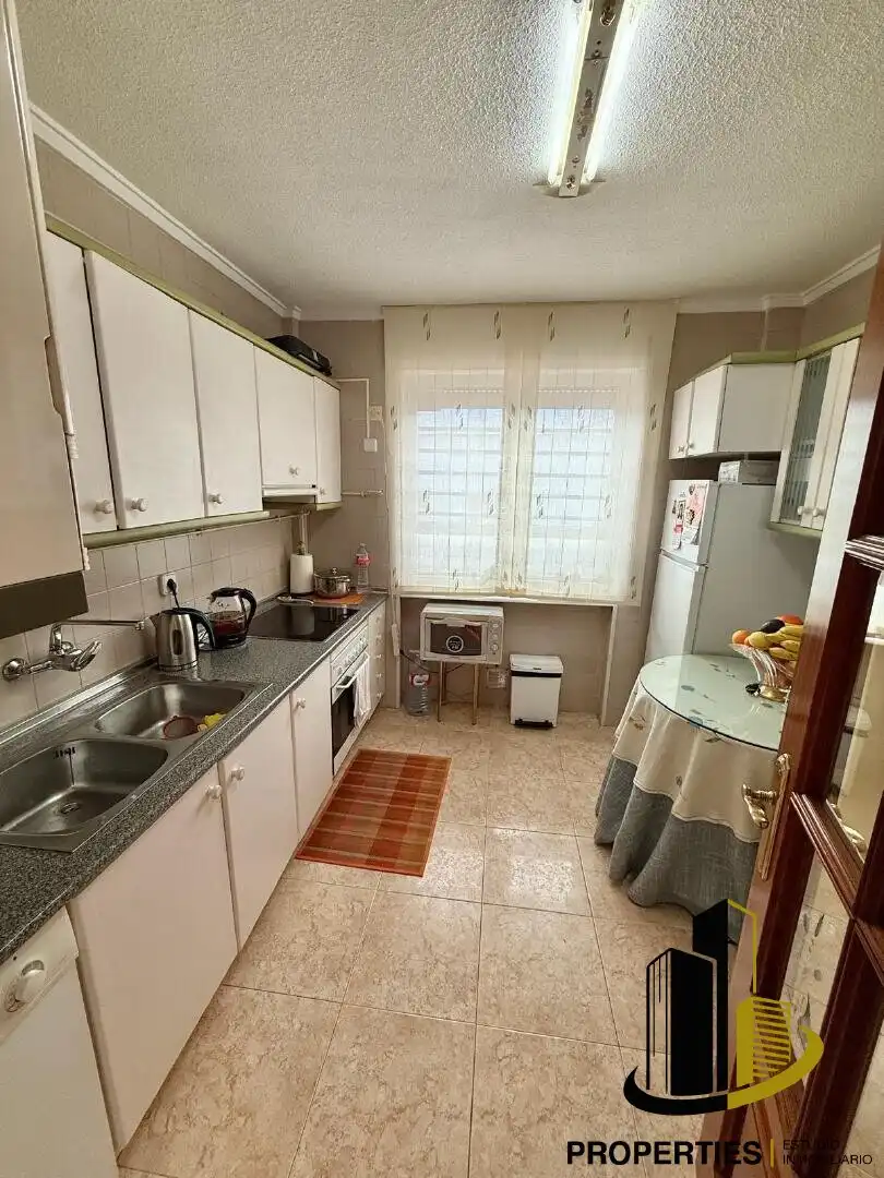 Kitchen of Flat for sale in Ledrada
