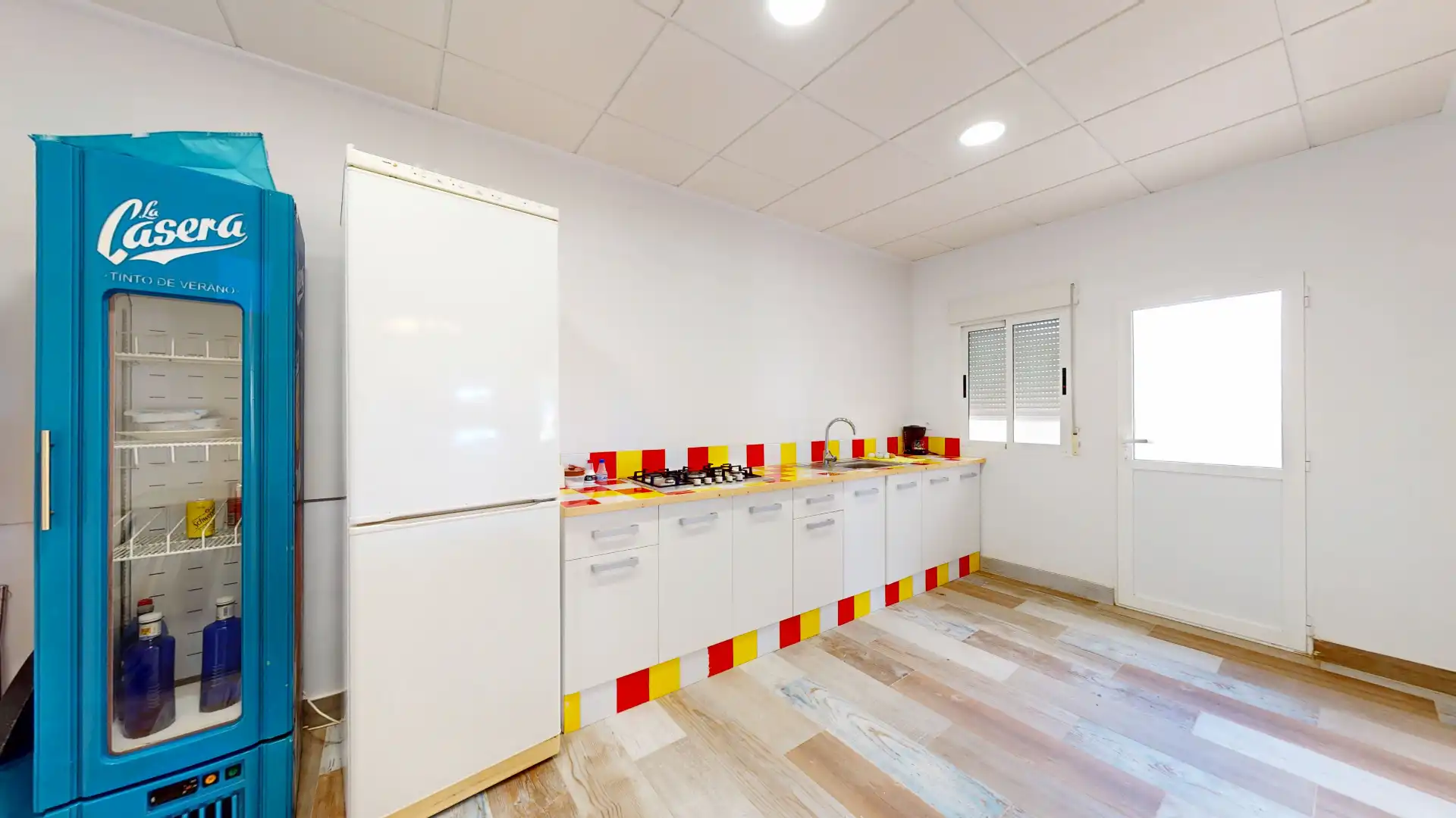 Cuina de Casa o xalet en venda en Villena amb Jardí privat, Terrassa i Traster