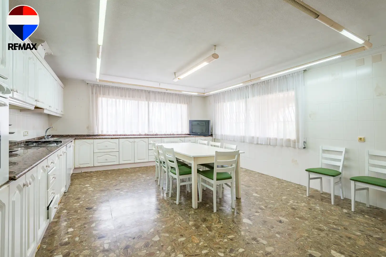 Cuina de Casa o xalet en venda en Sant Joan d'Alacant amb Aire condicionat, Jardí privat i Terrassa