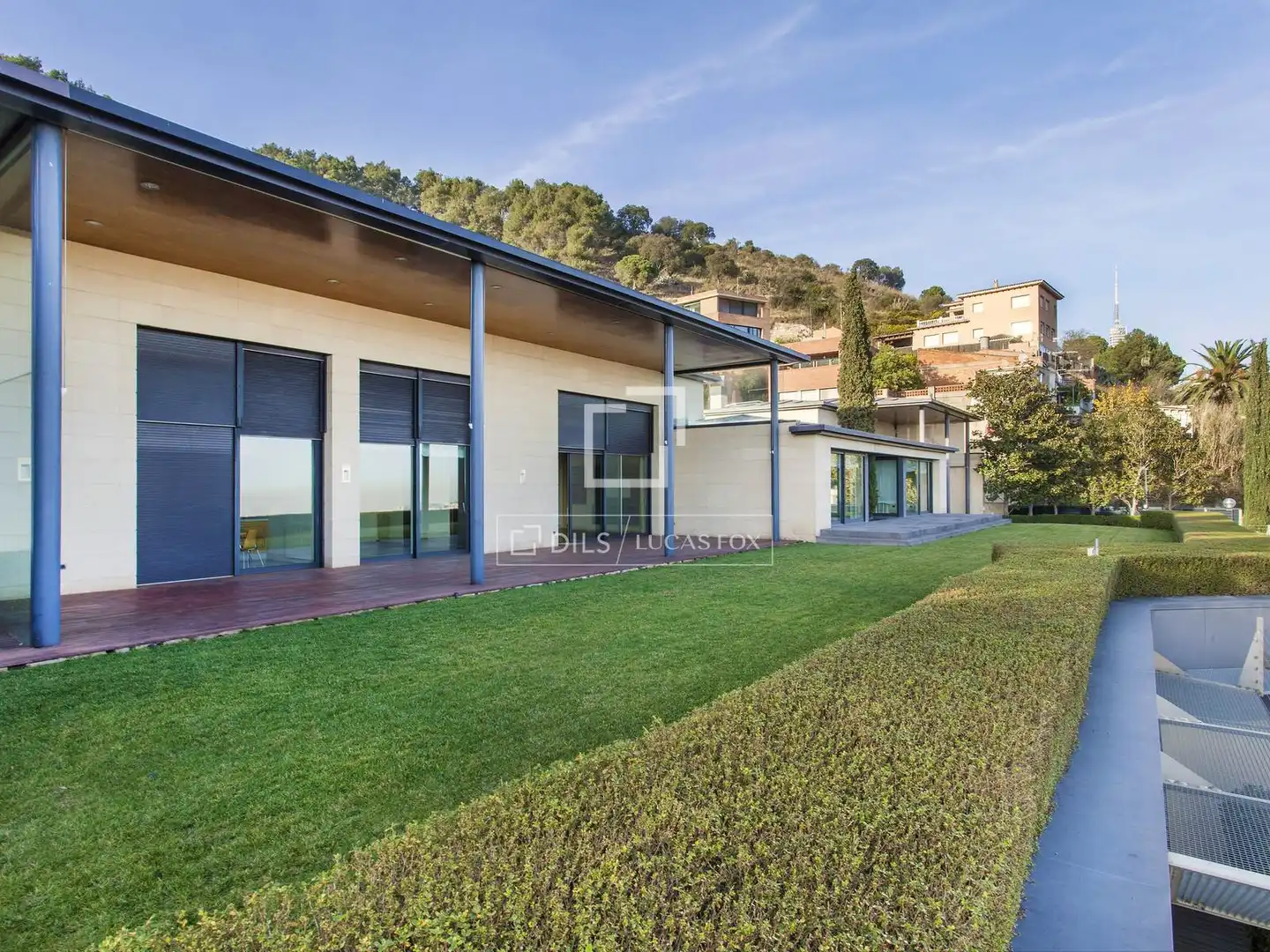 Exterior view of Houses for sale in Barcelona