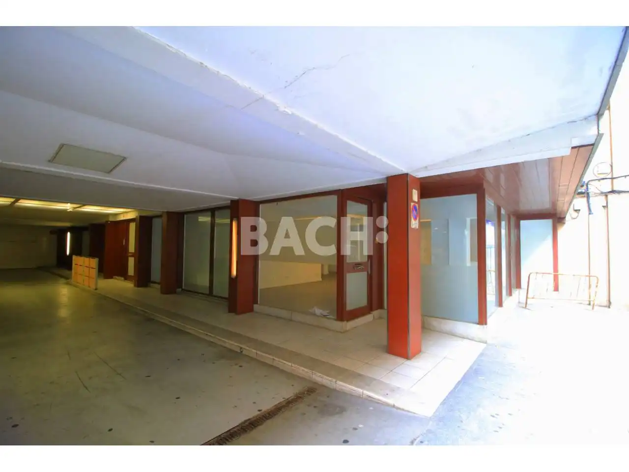 Commercial properties for rent in Calle manlleu, 50, Nord
