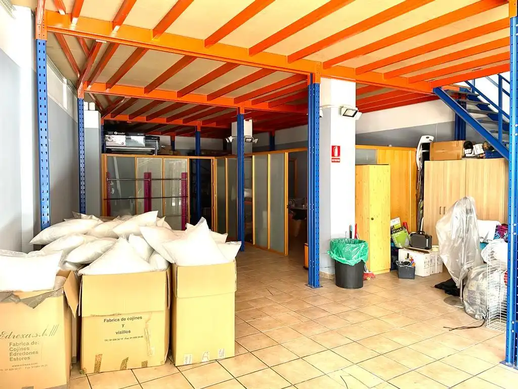Locale commerciale in vendita a Via Europa - Parc Central, imagen 4