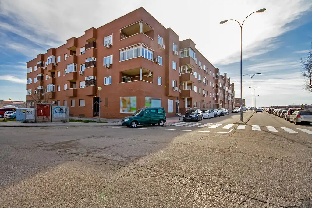 Vista exterior de Pis en venda en Ciempozuelos amb Calefacció, Parquet i Piscina