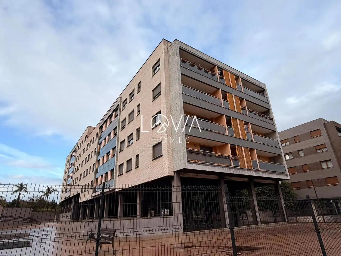 Exterior view of Flat for sale in Oeste