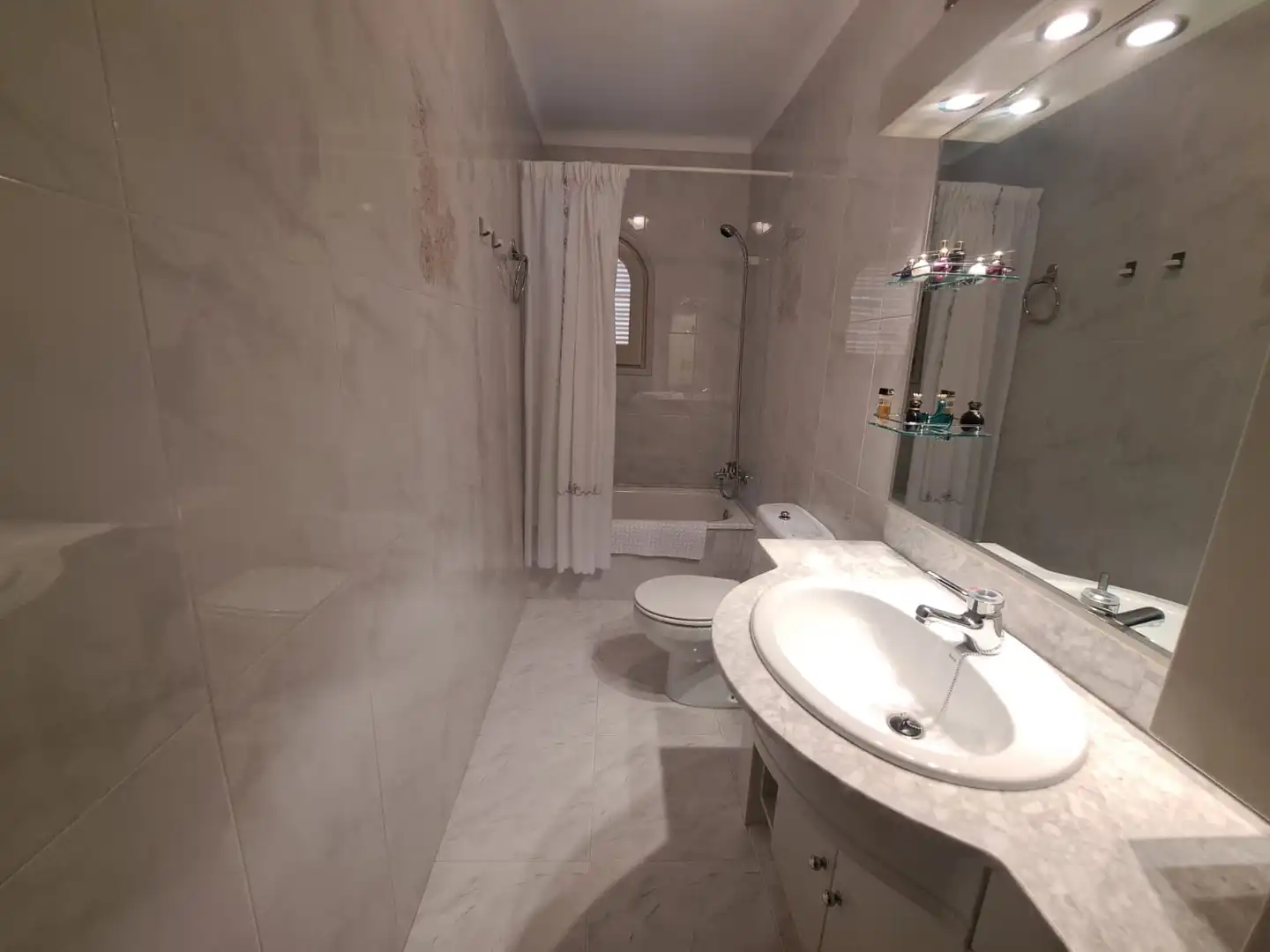 Baño de Casa o chalet en venta en Breda con Aire acondicionado, Calefacción y Jardín privado