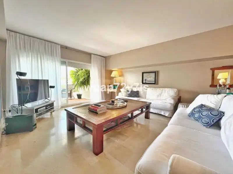 Sala d'estar de Apartament de lloguer en Marbella amb Aire condicionat, Calefacció i Terrassa