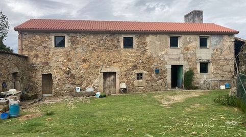 CASA SOLEADA DE PIEDRA CON TEJADO NUEVO.