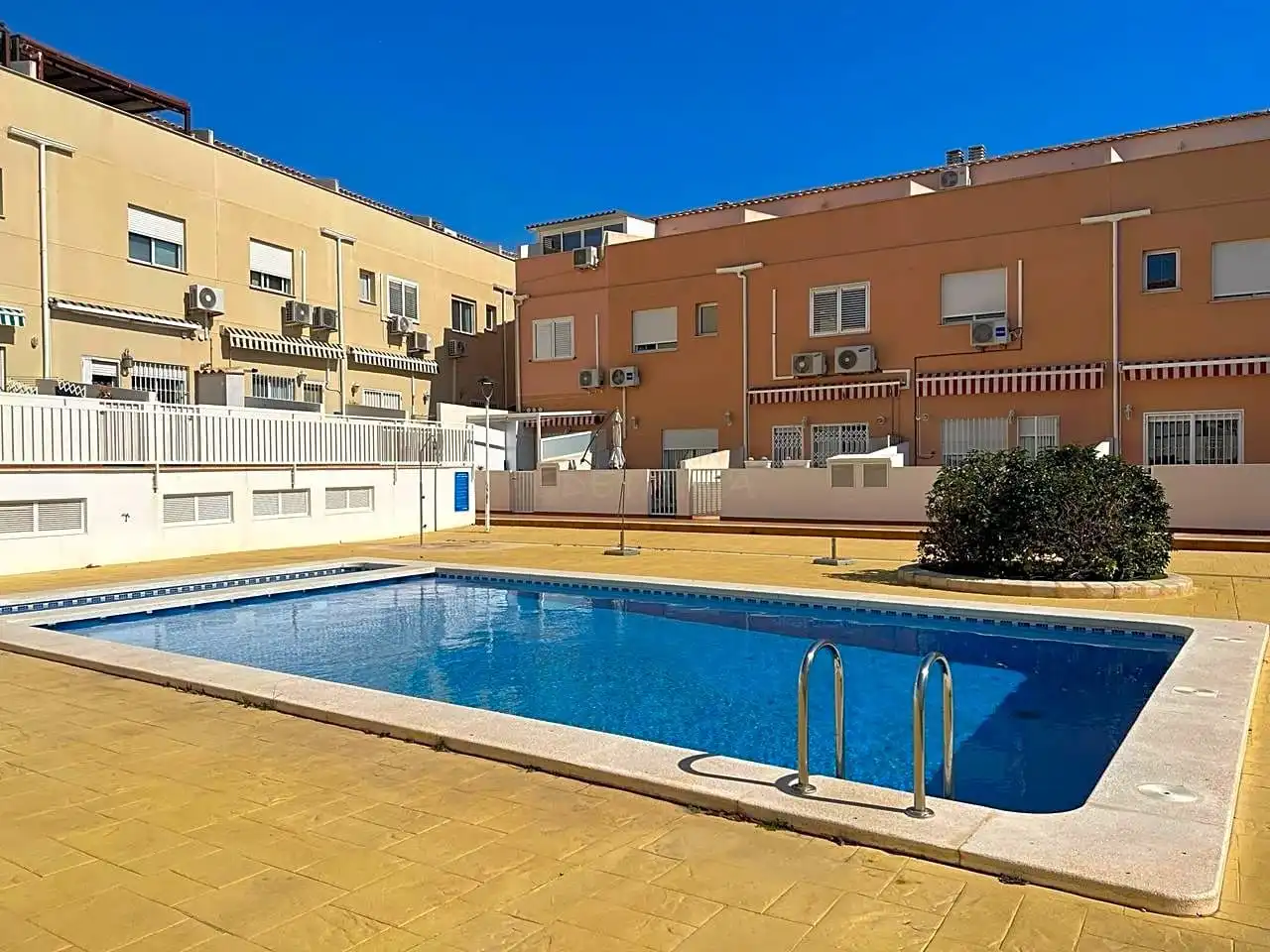 Piscina de Dúplex per a compartir en Moncada amb Aire condicionat, Jardí privat i Terrassa