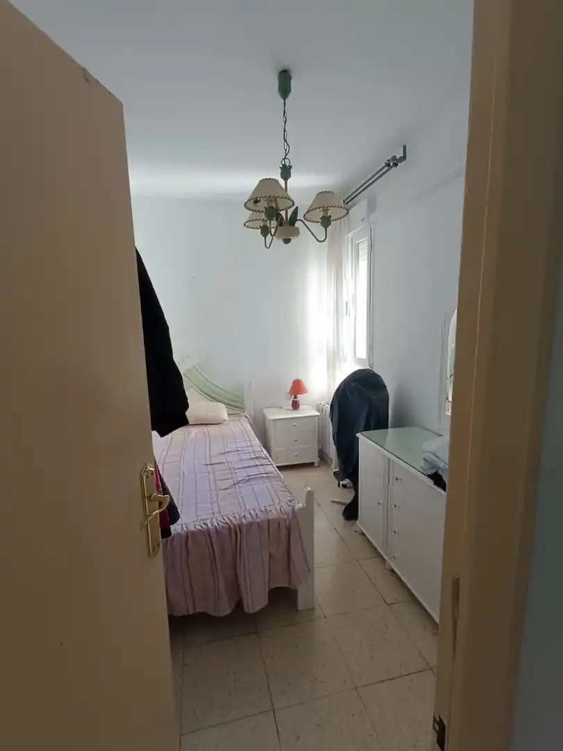 Habitación de Piso de alquiler en Granada con Calefacción, Terraza y Amueblado