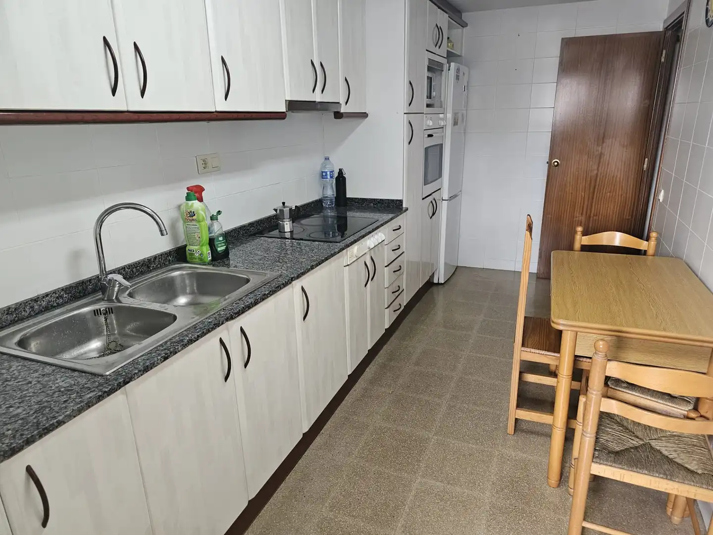 Cuina de Pis en venda en Sant Andreu de la Barca amb Aire condicionat, Calefacció i Moblat