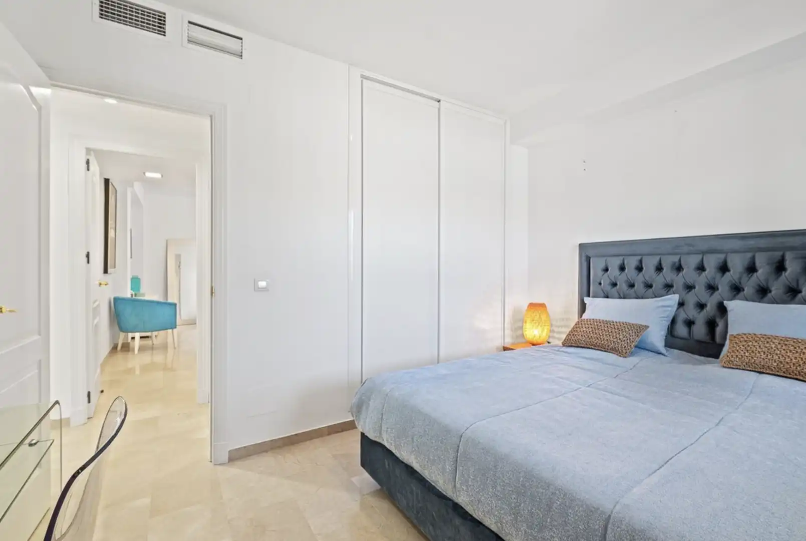 Habitación de Apartamento en venta en Estepona con Aire acondicionado, Calefacción y Terraza