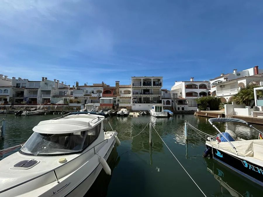 Vista exterior de Apartament en venda en Empuriabrava amb Aire condicionat i Moblat
