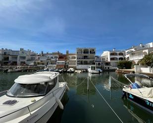 Vista exterior de Apartament en venda en Empuriabrava amb Aire condicionat i Moblat