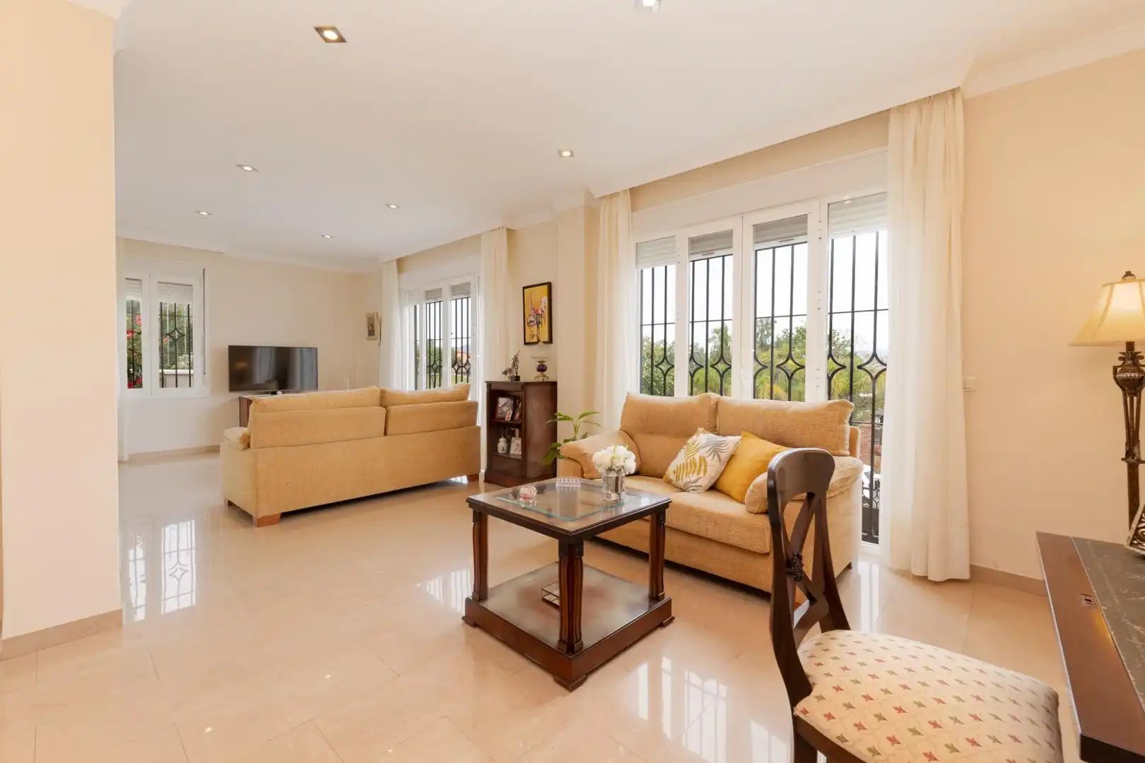 Sala de estar de Casa o chalet en venta en Alhaurín de la Torre con Aire acondicionado, Calefacción y Piscina