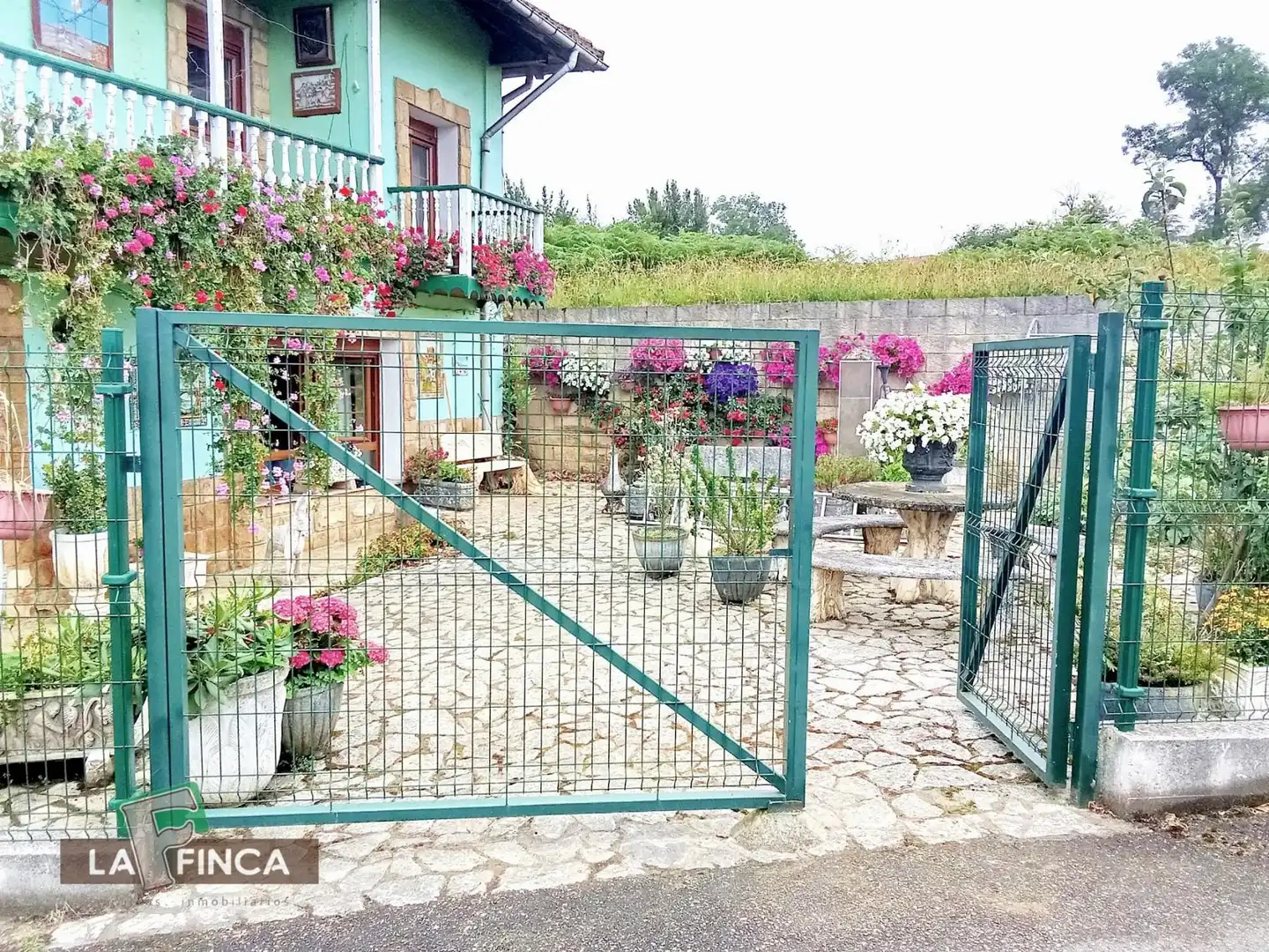 Jardín de Casa o chalet en venta en Oviedo  con Calefacción, Terraza y Trastero