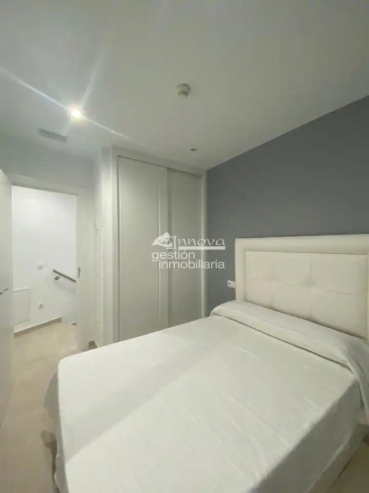 Dormitori de Casa o xalet de lloguer en Segovia amb Calefacció, Terrassa i Moblat