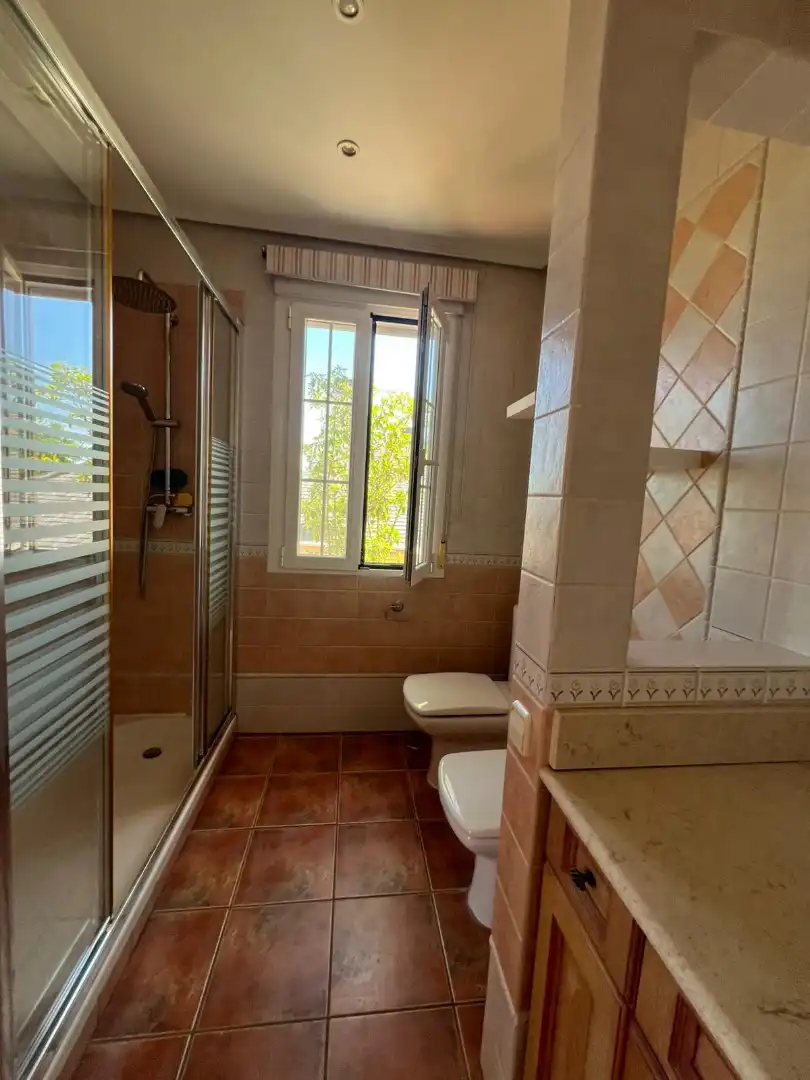 Baño de Casa o chalet en venta en Aranjuez con Aire acondicionado, Calefacción y Jardín privado