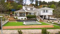 Vista exterior de Casa o xalet en venda en Corbera de Llobregat amb Aire condicionat, Calefacció i Jardí privat