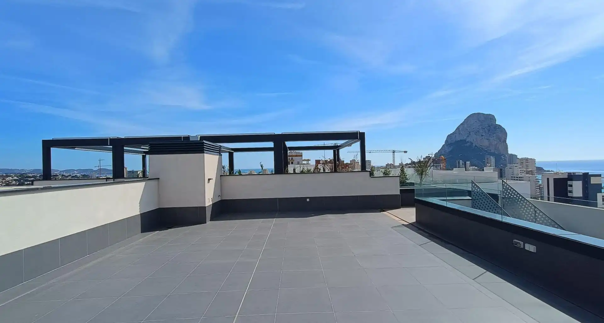 Penthouse with pool for sale in Marisol Park - Ortembach - Los Almendros