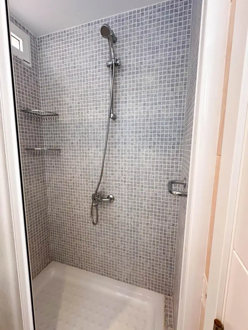 Bathroom of Flat for rent in Torrevieja  with Air Conditioner, Terrace and Furnished