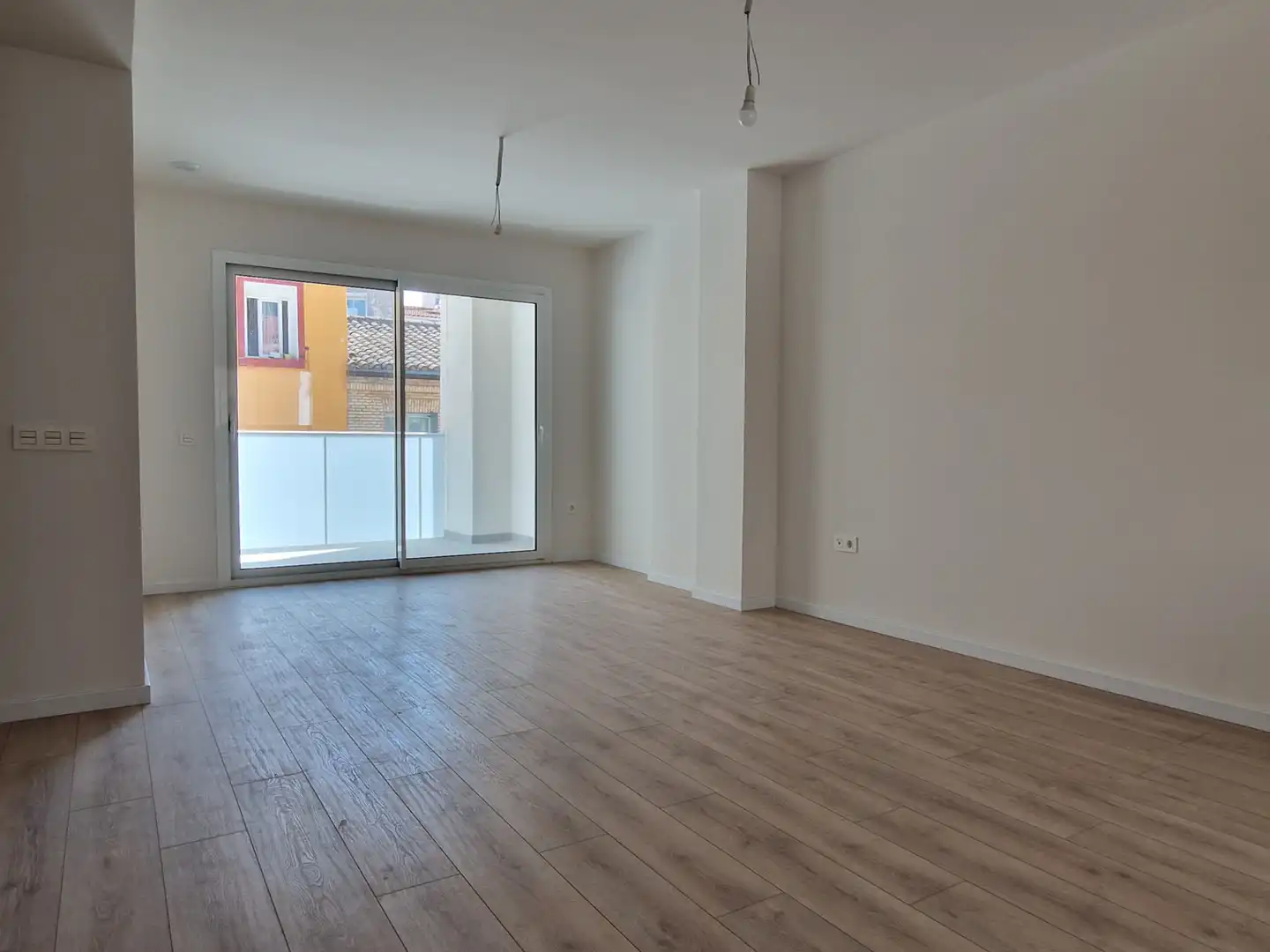 Sala d'estar de Pis en venda en Zaragoza amb Aire condicionat, Parquet i Terrassa