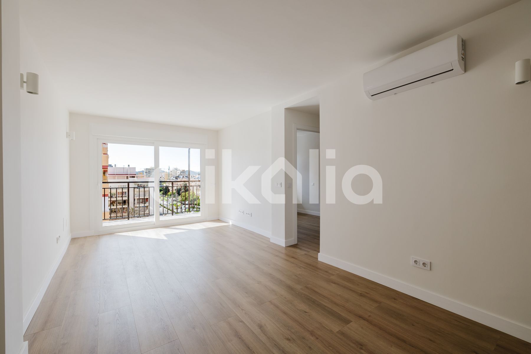 Bedroom of Flat for sale in Fuengirola  with Air Conditioner, Terrace and Swimming Pool