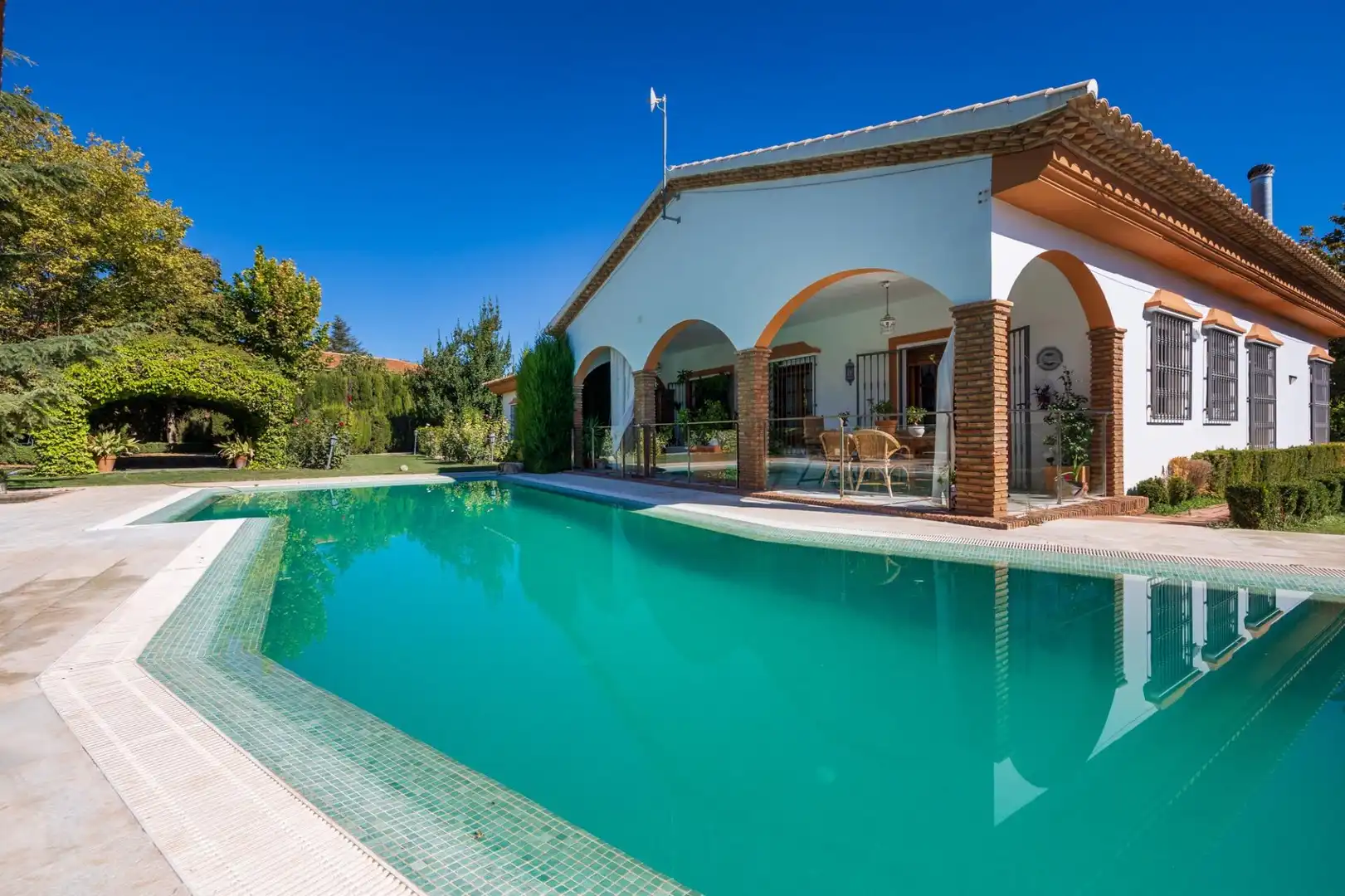 Piscina de Casa o xalet en venda en Baza amb Aire condicionat, Calefacció i Jardí privat