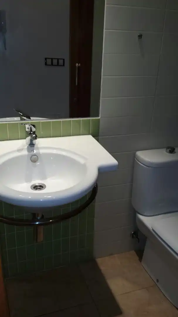 Baño de Estudio en venta en Murcia con Amueblado y Lavadora