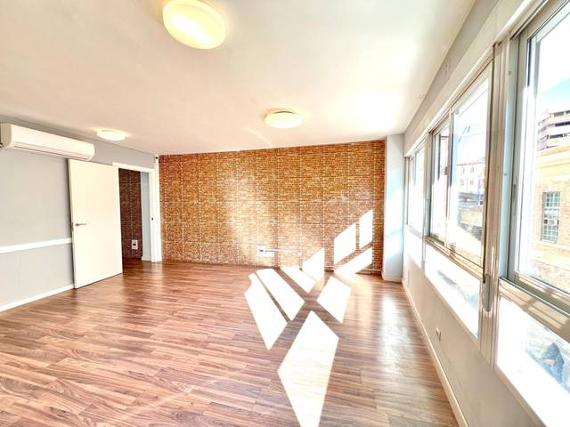 Oficina en Venta en Calle del Capitán Segarra en Mercado