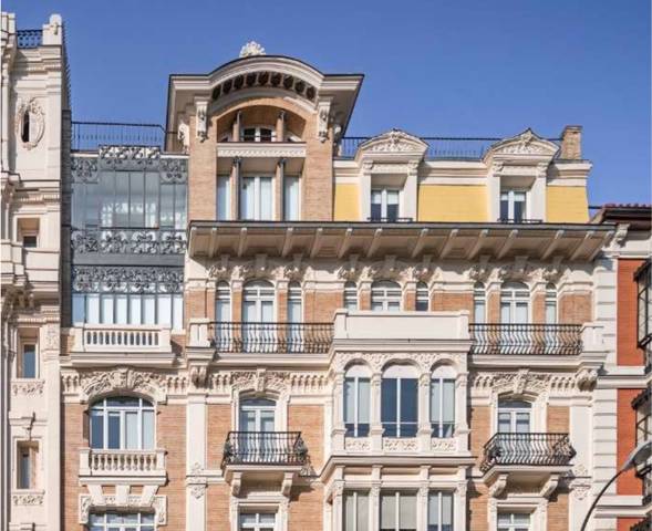 Oficina en Alquiler en Calle de Montalbán en Jerónimos