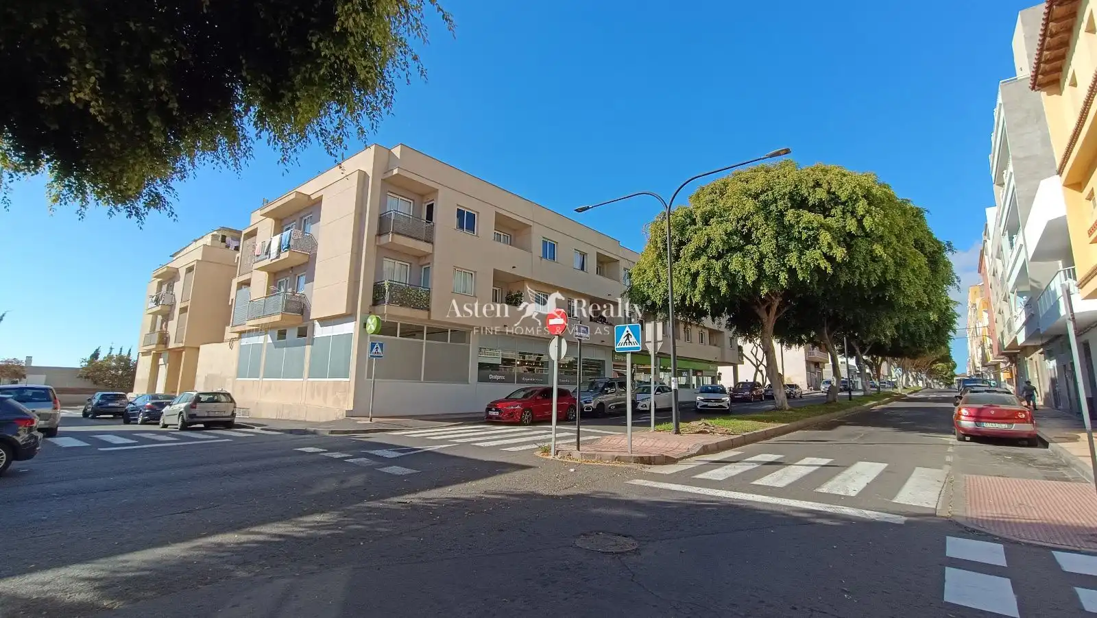 Vista exterior de Piso en venta en Arona con Amueblado, Horno y Lavadora