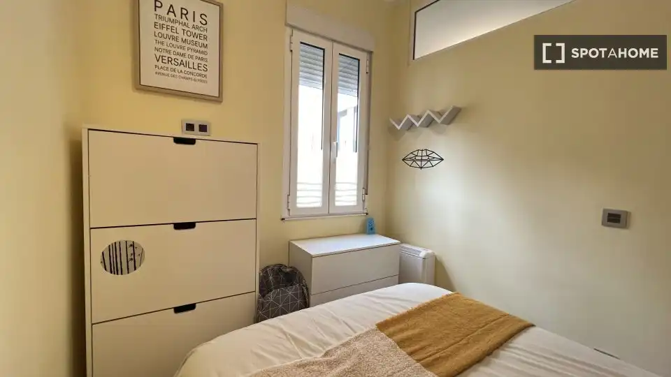Habitación de Piso de alquiler en Madrid con Aire acondicionado, Calefacción y Amueblado