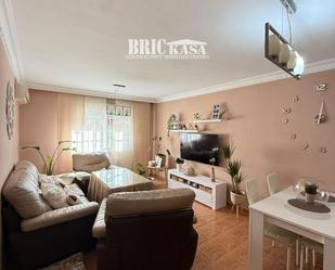 Living room of Single-family semi-detached for sale in Cáceres Capital  with Air Conditioner, Heating and Terrace
