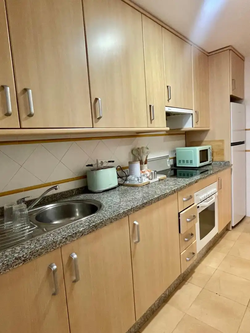 Cocina de Apartamento de alquiler en El Ejido con Aire acondicionado, Calefacción y Jardín privado