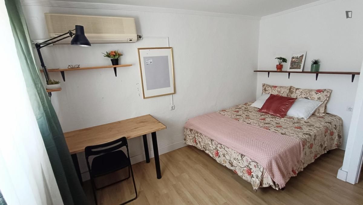 Bedroom of House or chalet to share in  Sevilla Capital  with Air Conditioner, Furnished and Oven