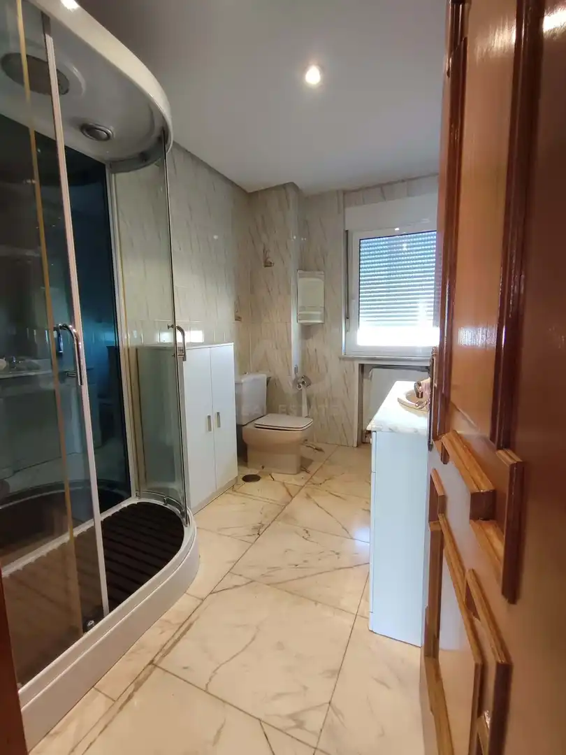 Bathroom of Flat for sale in Turcia  with Heating and Terrace