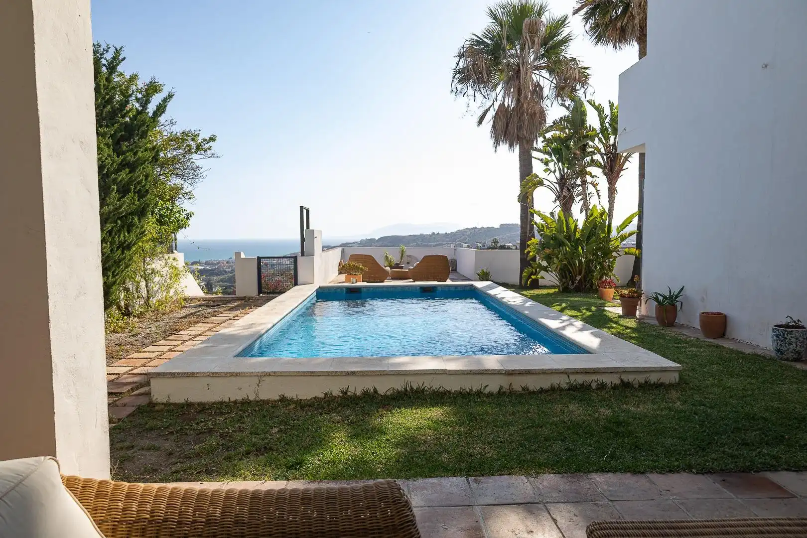 Piscina de Casa o xalet en venda en Rincón de la Victoria amb Aire condicionat, Jardí privat i Terrassa