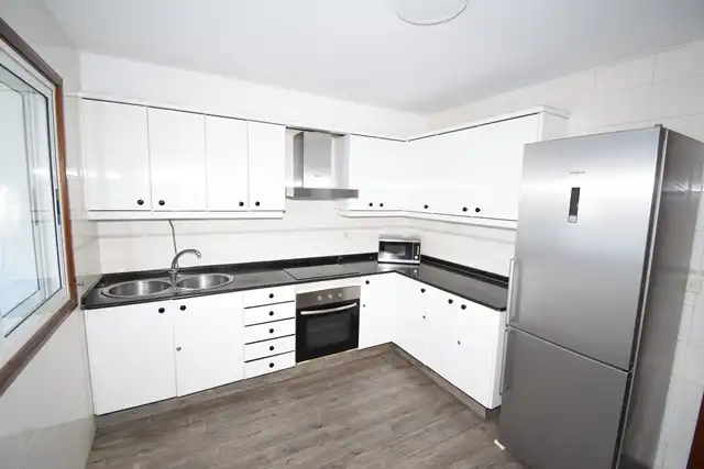 Cocina de Dúplex en venta en A Coruña Capital  con Calefacción, Parquet y Horno