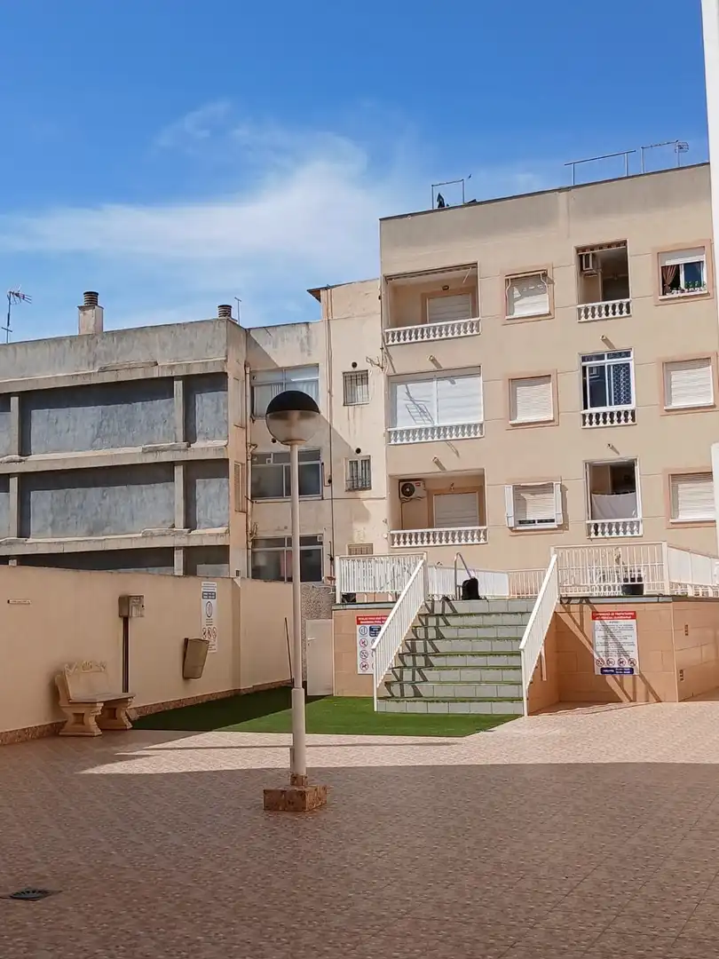 Vista exterior de Pis de lloguer en Guardamar del Segura amb Aire condicionat, Calefacció i Terrassa