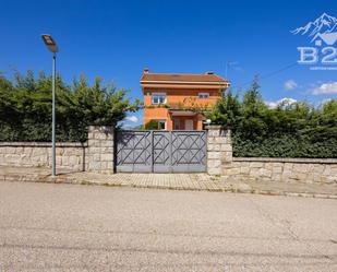Vista exterior de Casa o xalet en venda en Soto del Real amb Calefacció, Jardí privat i Terrassa