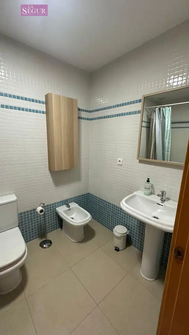 Badezimmer von Wohnung zum Verkauf in Conil de la Frontera mit Klimaanlage, Privatgarten und Abstellraum