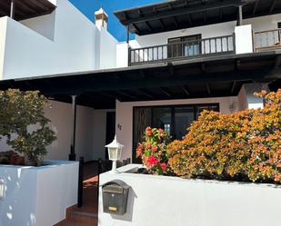 Vista exterior de Casa adosada en venda en Teguise amb Terrassa i Balcó