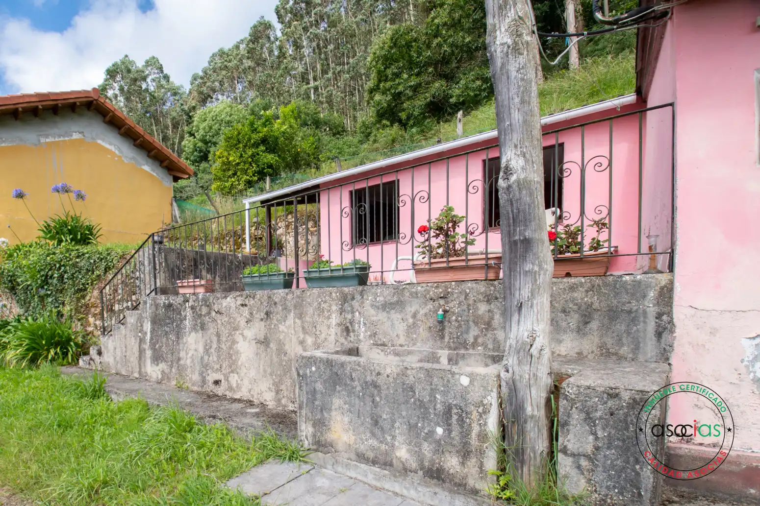 Vista exterior de Casa o xalet en venda en Villaviciosa amb Jardí privat i Traster