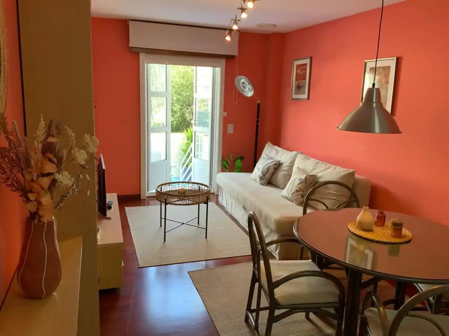 Wohnzimmer von Wohnung zur Miete in Oleiros mit Privatgarten, Parkett und Möbliert