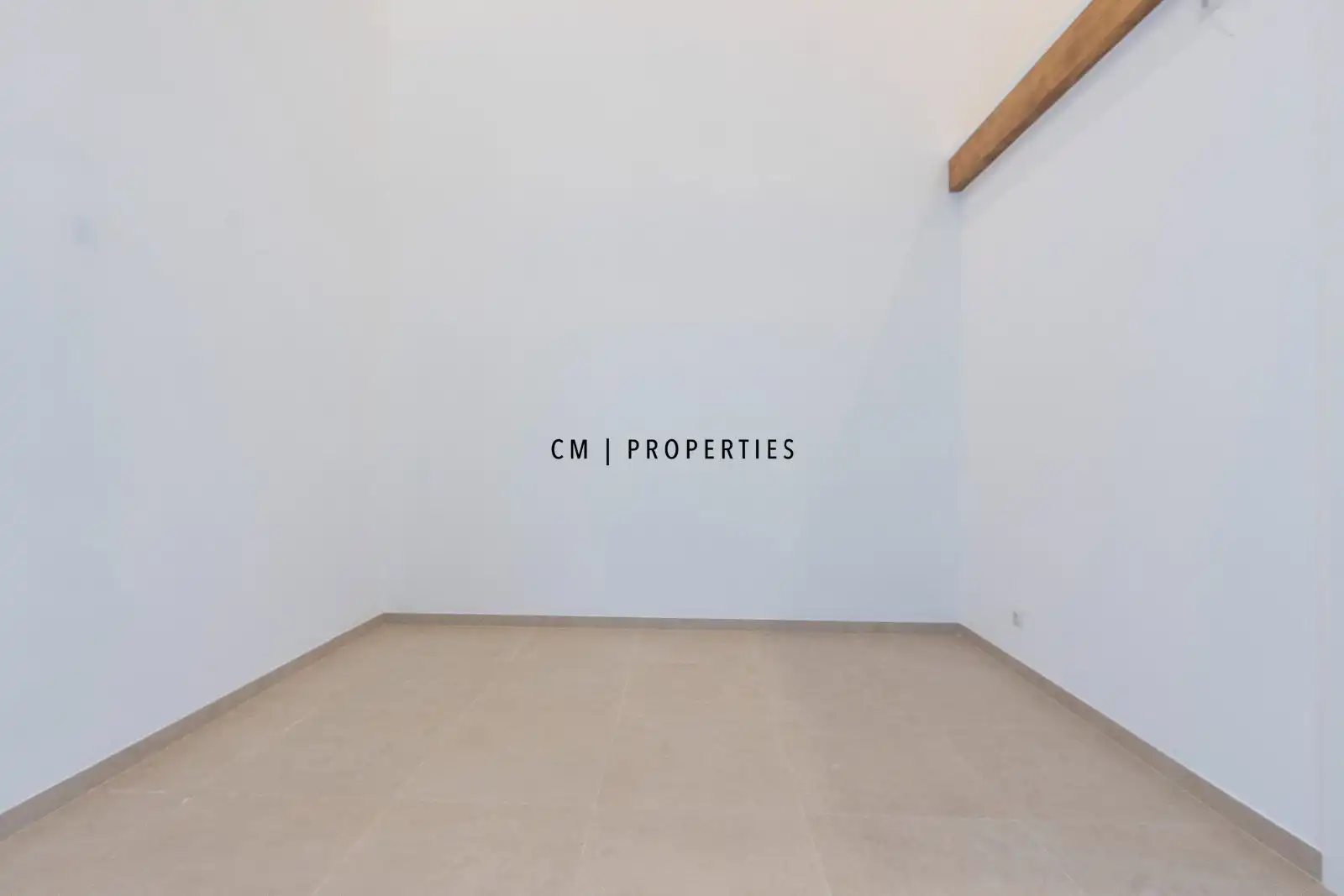 Flat for sale in Valencia  with Air Conditioner, Heating and Swimming Pool