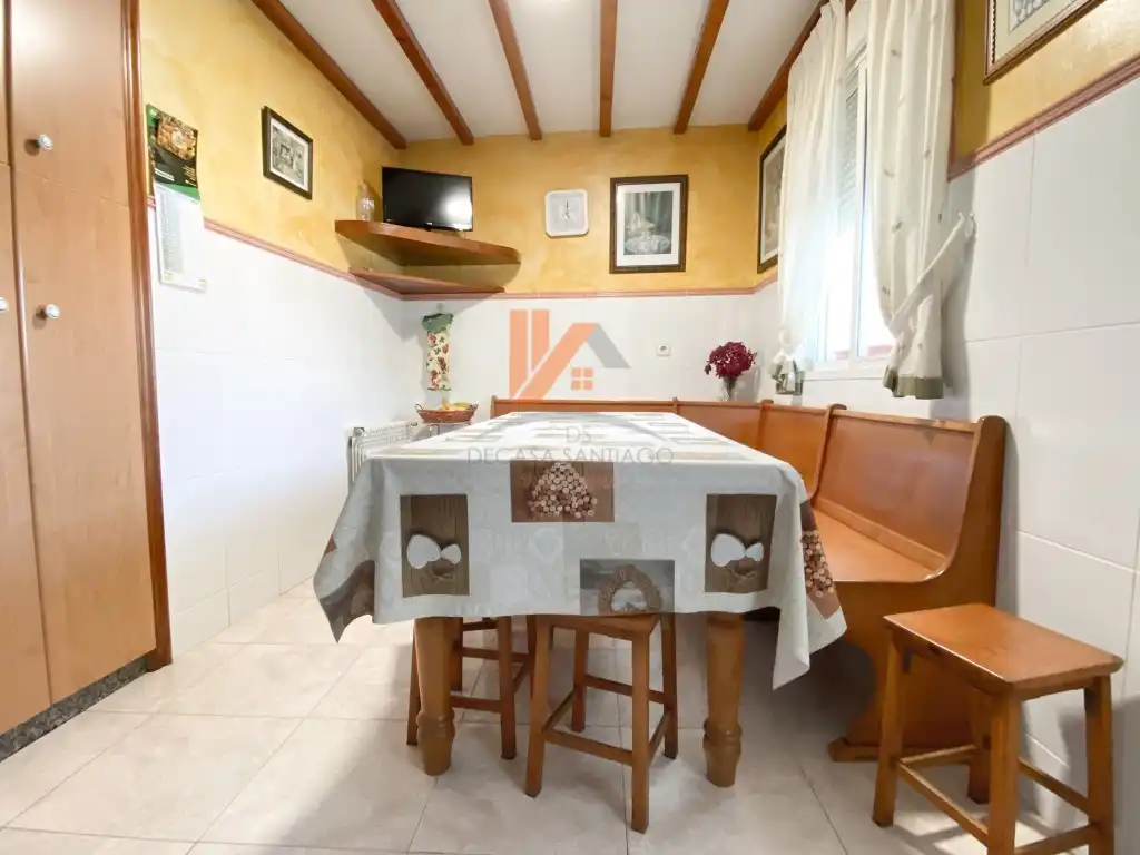 Dining room of Houses for sale in Santiago de Compostela   with Private garden, Oven and Internet